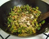 A picture of step 3 of Okra Stir Fry with Puffed Rice.