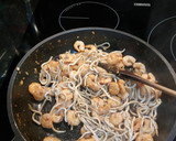 Foto del paso 4 de la receta: Espaguetis con gambas y gulas