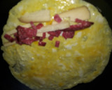 Foto del paso 2 de la receta: Tortilla de huevos con queso y salami