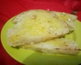 Foto langkah ke 5 dari resep Roti tawar bawang putih.