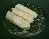 Foto langkah ke 5 dari resep Corn dog Sosis Mozarella Olahan Roti Tawar.