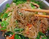 Hình bước làm 4 của món Ức gà xào miến