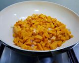 Foto del passaggio 2 della ricetta Risotto zucca mantovana, speck e habanero