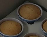 Foto langkah ke 4 dari resep Vanilla Cupcake w/ Cream cheese frosting.