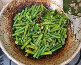 Foto langkah ke 3 dari resep Tumis kacang panjang simple.