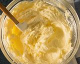 A picture of step 1 of Vanilla Queens cakes.