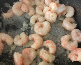 Foto del paso 1 de la receta: Ensalada de pulpo y gambas con salsa tártara