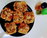 व्हेजी -चीजी गार्लिक बन्स (Veg Cheesy Garlic Buns Recipe In Marathi) रेसिपी स्टेप 4 फोटो 