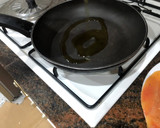 Foto del paso 3 de la receta: Pechuga de pollo a la plancha con guarnición de cherry, pepino, zanahoria y espárrago blanco