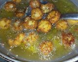 A picture of step 4 of Dahi ke pakoray/ Yogurt fritters.