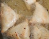 A picture of step 5 of Boat samosa pastries.