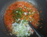 A picture of step 2 of Tomato chow mien.