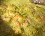 Une image de l'étape 3 de Crevettes au curry jaune et lait de coco.