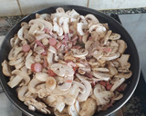 Foto del paso 2 de la receta: Champiñones con cerdo y roquefort