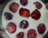 A picture of step 2 of Strawberry milk smoothie.