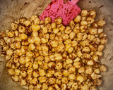 Foto del paso 2 de la receta: Garbanzos tostados con chocolate negro