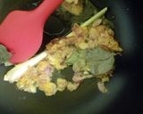 Foto langkah ke 2 dari resep 82. Tumis usus ayam kemangi.