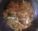 Foto langkah ke 3 dari resep Kwetiaw goreng.