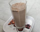 A picture of step 3 of KitKat milk Shake.