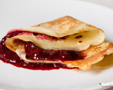 Foto del paso 5 de la receta: Receta de crêpes caseros con sirope de frutos rojos
