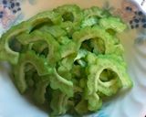 苦瓜炒鹹蛋的食譜步驟1照片