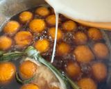 Foto langkah ke 4 dari resep Bola Bola Ubi Kuah Santan.