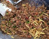 รูปขั้นตอนการทำที่ 6 ของ หนูนาผัดเผ็ดแห้ง