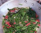 Foto langkah ke 3 dari resep Kangkung Tumis Terasi Kacang Panjang.