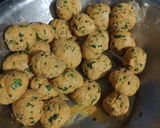 A picture of step 1 of Methi na Thepla.