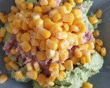 Foto del paso 2 de la receta: Aguacates rellenos de atún y maíz