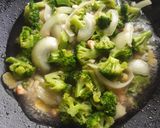 Foto langkah ke 5 dari resep Brokoli Cah Udang.