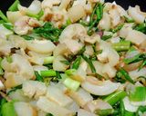 Foto langkah ke 5 dari resep Oseng Kikil Cabai Hijau.