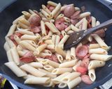 Foto langkah ke 6 dari resep Penne Aglio Olio Super Yummy and Tasty.