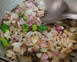 A picture of step 2 of Bread Upma with beetroot & sesame seeds.