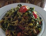 Foto langkah ke 5 dari resep Oseng bunga daun pepaya plus teri goreng.