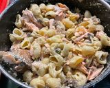 Une image de l'étape 15 de Pâtes Pipe Rigate au saumon et champignons.
