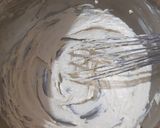 Foto del paso 2 de la receta: Pie de chocolate con merengue suizo y salsa de mandarina