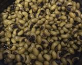 A picture of step 1 of Black Eye Beans Curry (without onion, garlic and tomato).