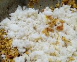 (மீதமான)இட்லி முட்டை உப்புமா(Egg idli upma recipe in tamil) ரெசிபி ஸ்டேப் 5 புகைப்படம்