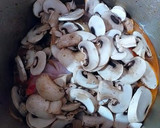 Foto del paso 5 de la receta: Cuello de cordero con pollo y champiñones