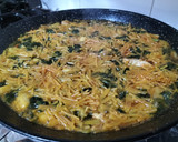 Foto del paso 8 de la receta: Fideos con secreto, espinacas y calçots