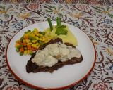 Foto langkah ke 5 dari resep Sirloin Steak with Mushroom Sauce.