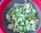 Foto del paso 4 de la receta: Sopa de verduras con pencas de coliflor y jarrete de cordero