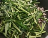 รูปขั้นตอนการทำที่ 3 ของ หมูผัดผักบุ้ง by.รถเมล์เด็กหอ