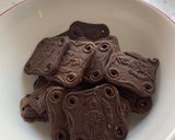 Foto del paso 1 de la receta: Gelatina de mora azul y coco, con galleta oreo de base