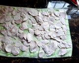 A picture of step 5 of Nduma / arrowroot crisps.