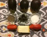 Foto del paso 1 de la receta: Berenjenas rellenas con aceitunas y tomate