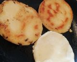 Foto del paso 3 de la receta: Arepa con queso mozzarella 🧀