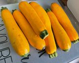 Une image de l'étape 1 de Courgettes jaunes marinées grillées à la plancha.