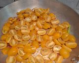 A picture of step 3 of Linguine with Clams (Lupini) and Yellow Cherry Tomatoes.
